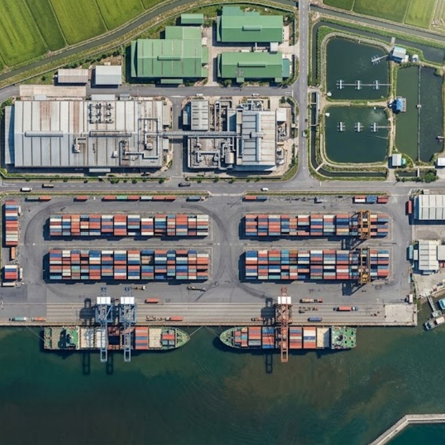 Cảng biển & Dịch vụ Logistics