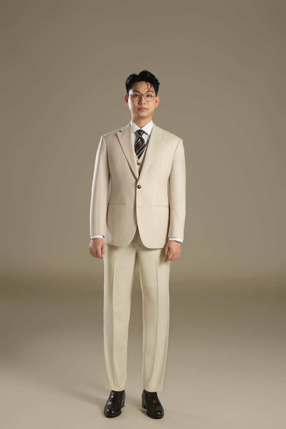 LOOK 4 | Beige Suit