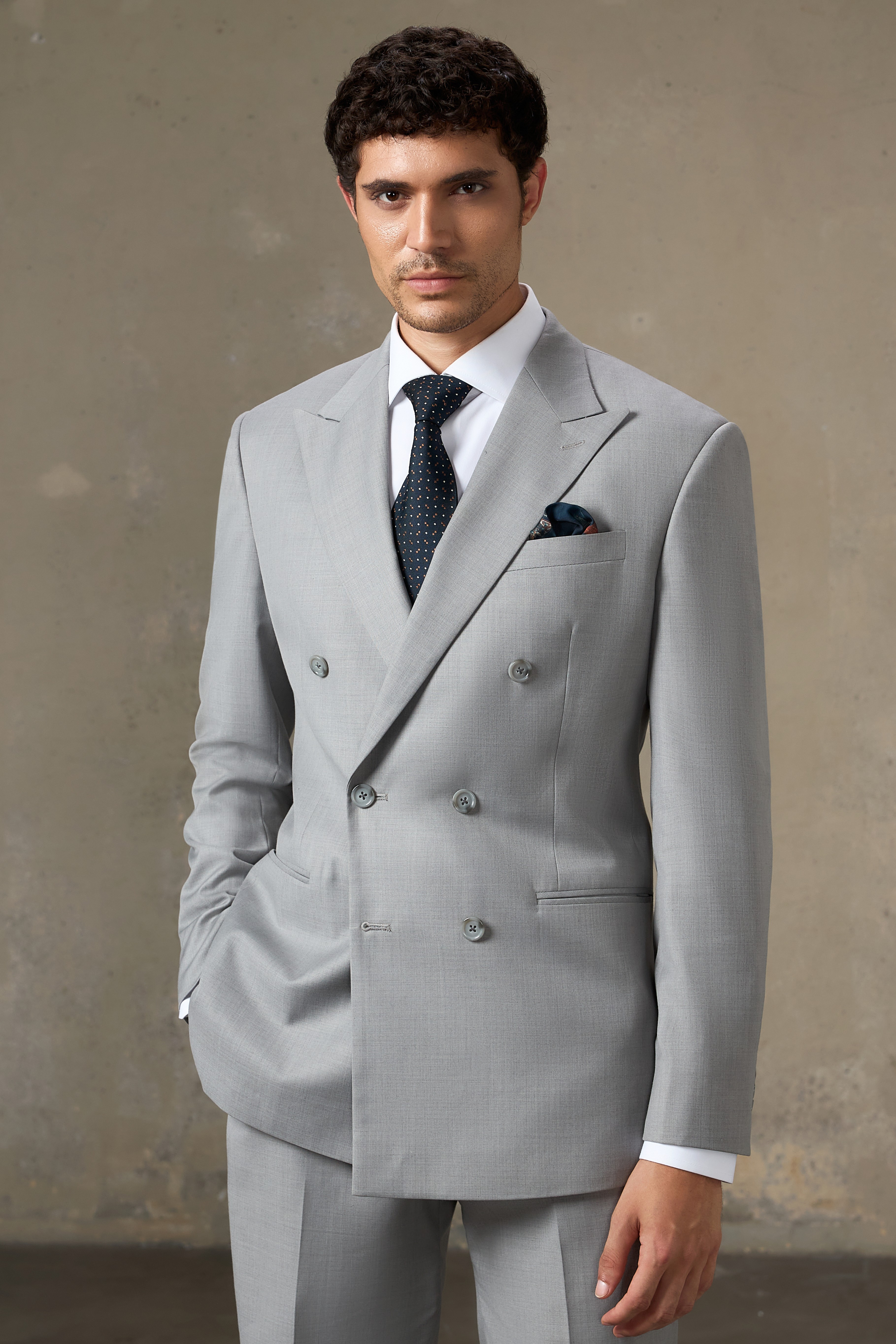 LOOK 7 | Light Gray Double-Breasted Suit